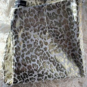Like NEW! LUXE Metallic Jeans - size 6